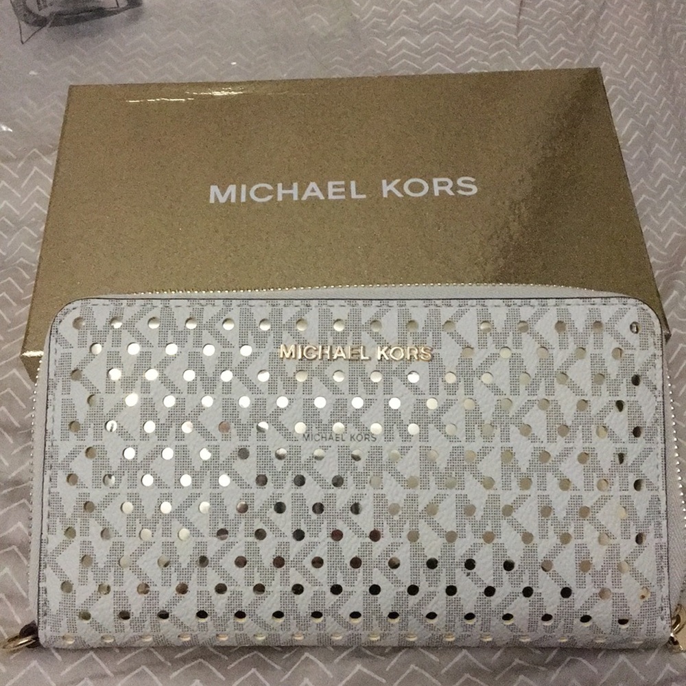 Michael Kors wristlet vanilla